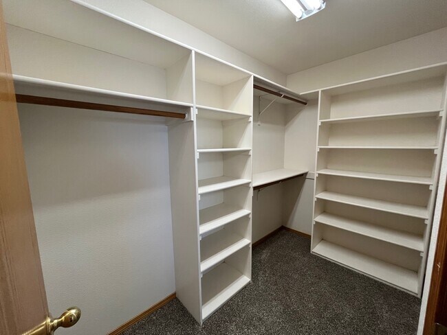 Building Photo - 1241 W Kimra St