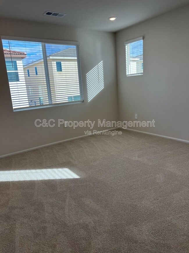 Building Photo - 2084 Mandarin Ln