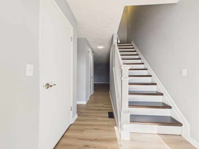 Building Photo - Beautiful Spacious Single Family in Blue Meadow Farms