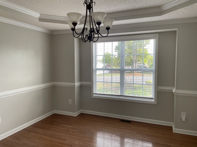 Building Photo - 346 Cresthaven Dr