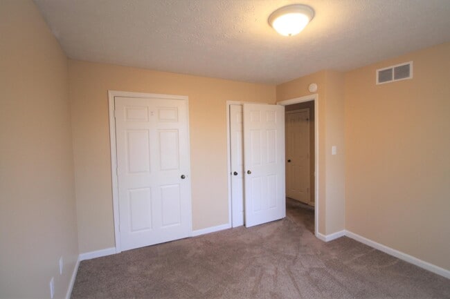 Building Photo - 126 Henry Ct