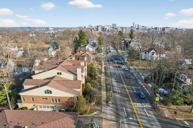 Building Photo - 934 W Huron St
