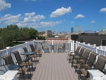 Building Photo - 1064 Beacon St