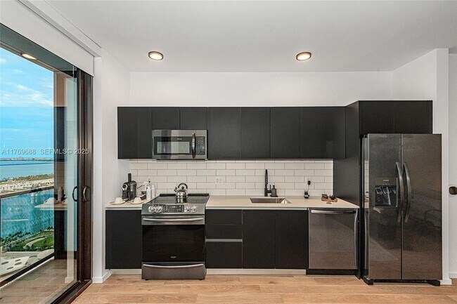 Building Photo - 398 NE 5th St