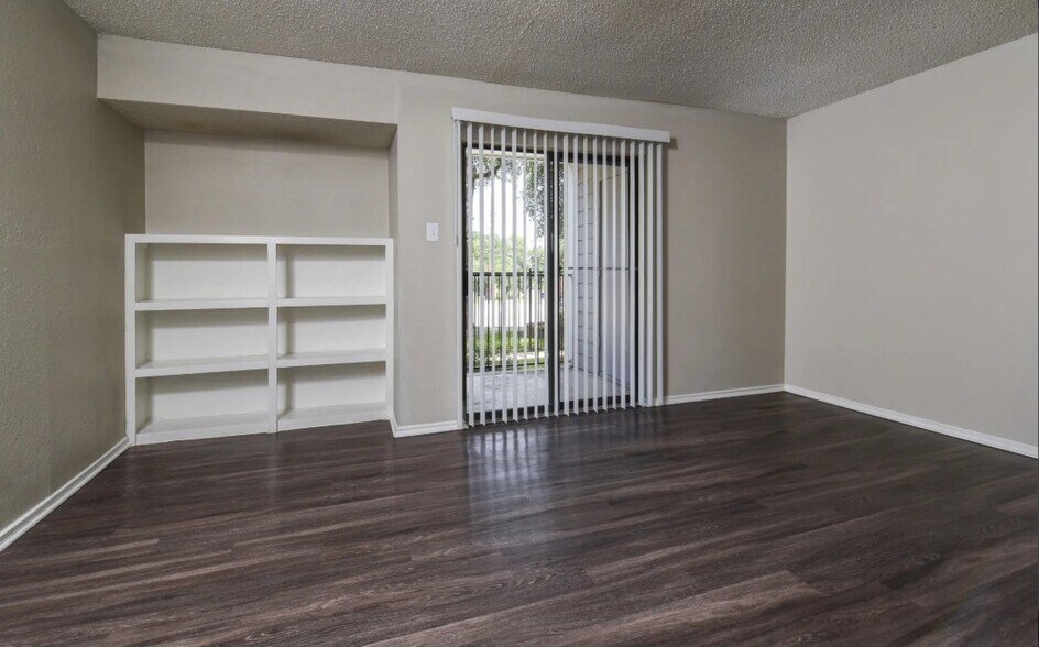 Building Photo - 600 Barwood Park