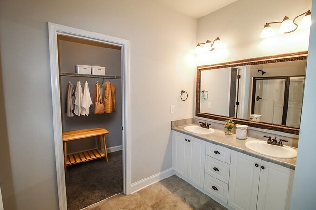 Building Photo - 412 Coles Way