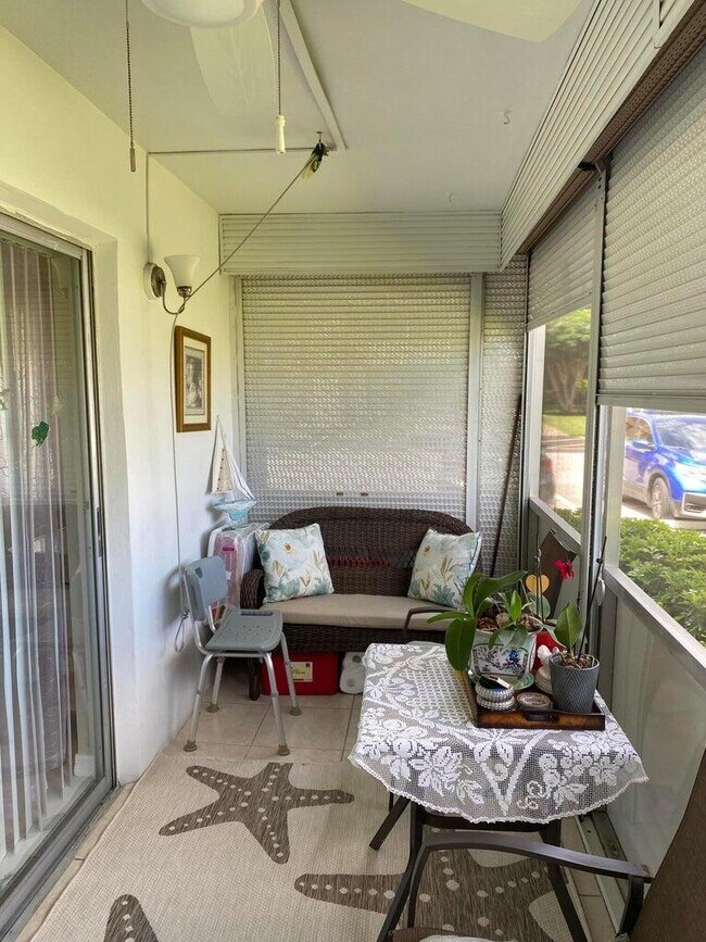 Building Photo - 579 Normandy Ln