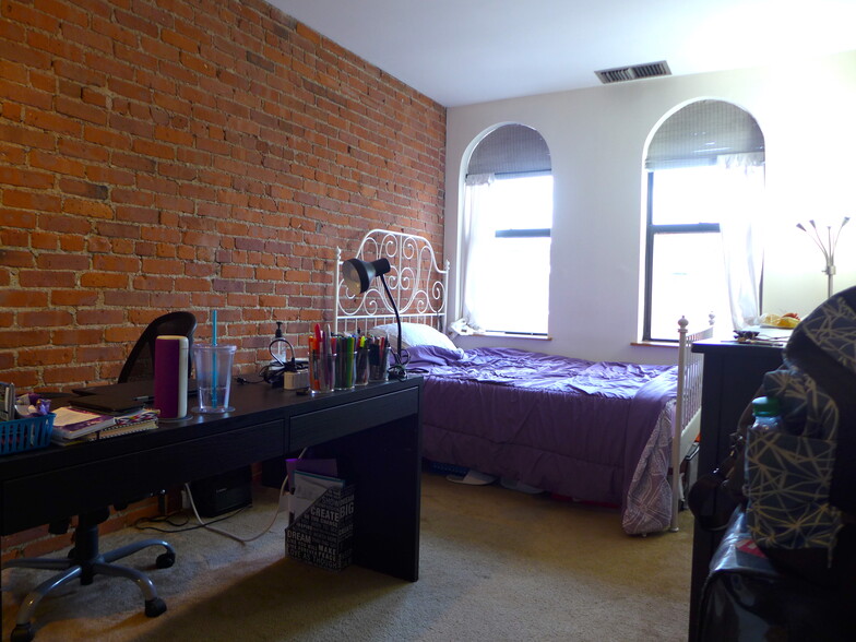 Building Photo - 45 Saint Stephen St