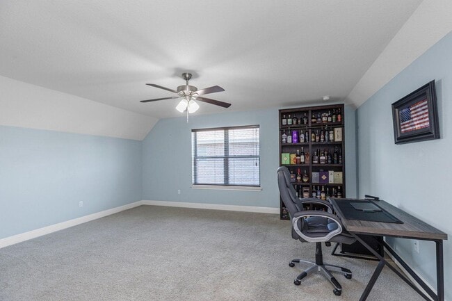 Building Photo - 142 Pin Oak Loop