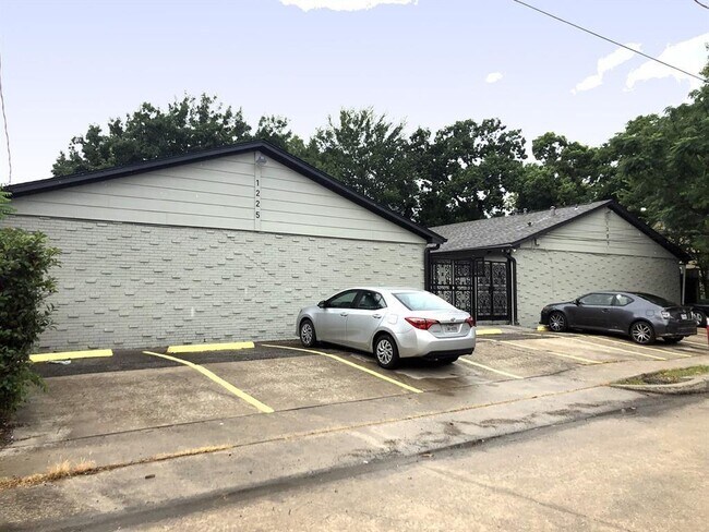 Building Photo - 1225 Willard St