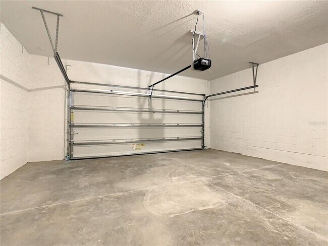 Building Photo - 4749 Cross Pr Pkwy