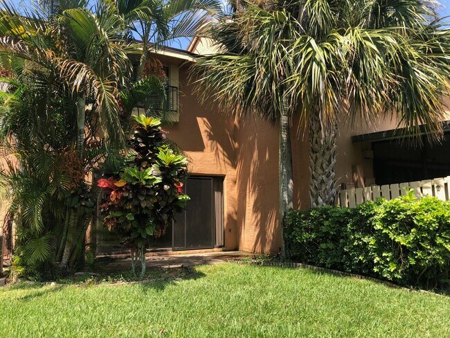 Building Photo - 3711 Carambola Cir N