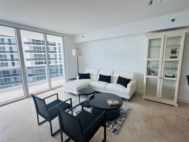 Building Photo - 1830 S Ocean Dr