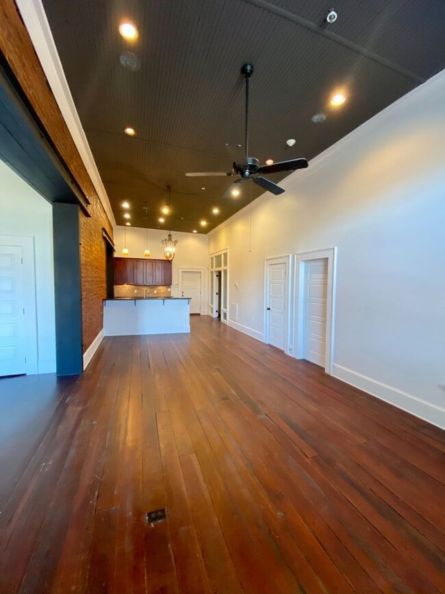 Building Photo - Beautiful 2BR/2BA Loft in Downtown Opelika