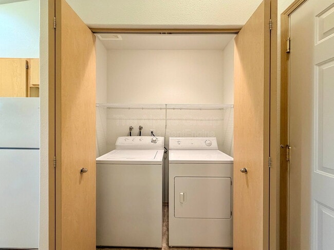 Building Photo - 10020 SW 125th Ave