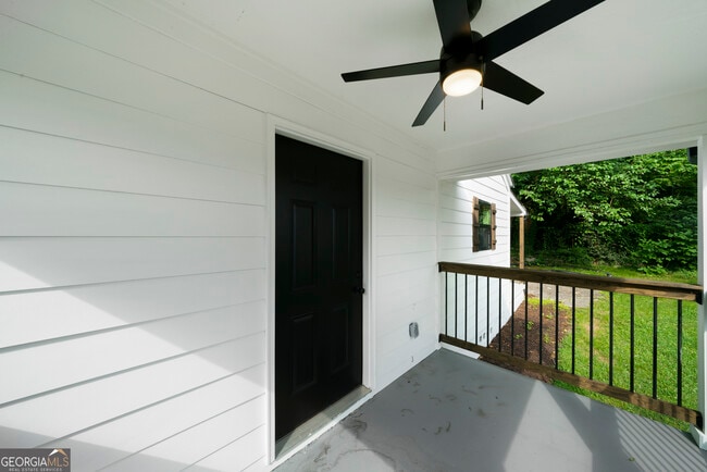 Building Photo - 515 Harper Ave SW