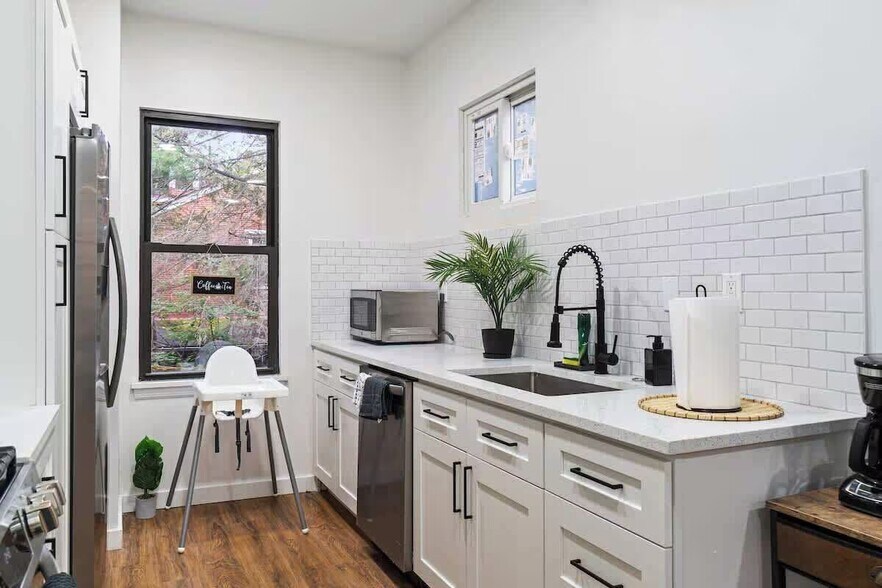 Kitchen - 521 Alpine Ave