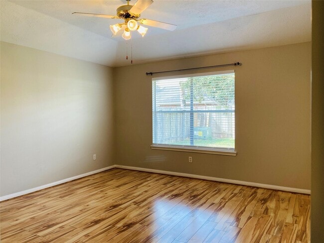 Building Photo - 1404 Helmsley Dr