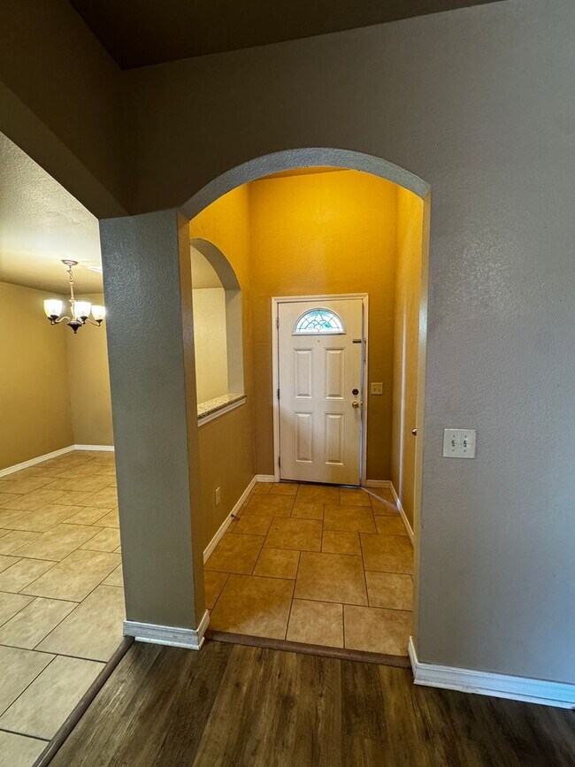 Building Photo - Located in Tradewinds! 3/2/2