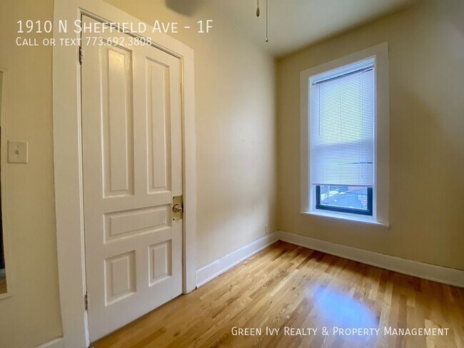 Building Photo - 1910 N Sheffield Ave
