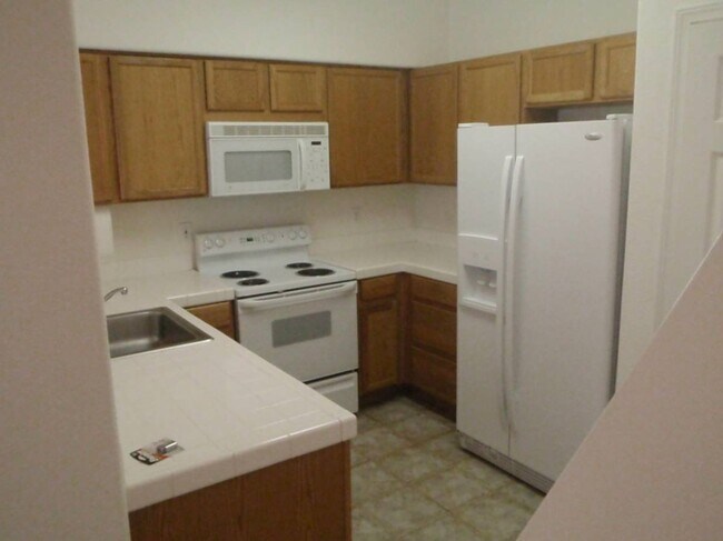 Building Photo - 144 Everson Dr