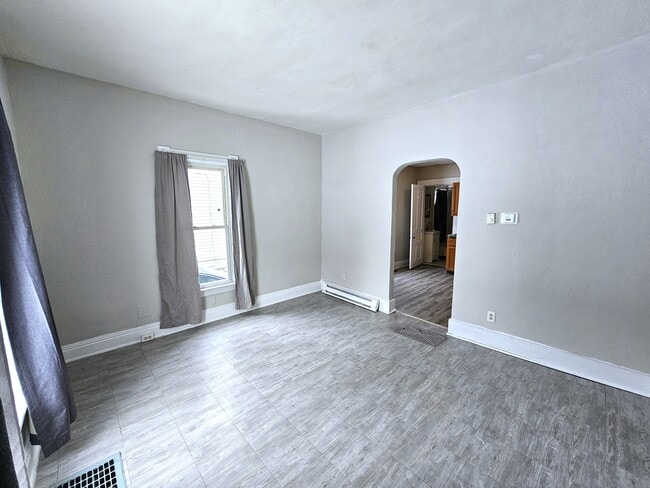 Building Photo - 132 Union St N