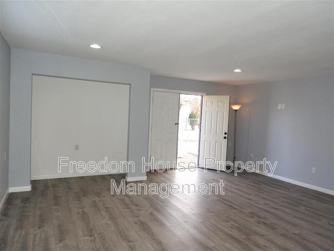 Building Photo - 2770 Rio Rico Dr