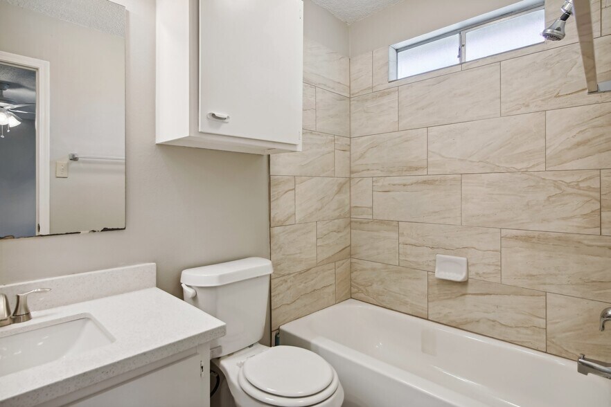 Building Photo - 9414 Crystal Cove Cir