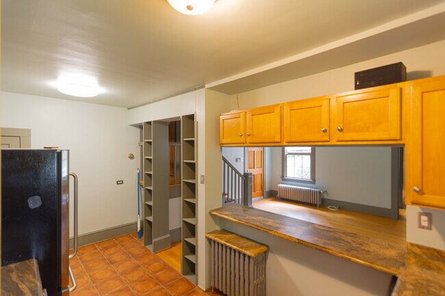 Building Photo - Inviting Stone Home for Rent – Walking Dis...