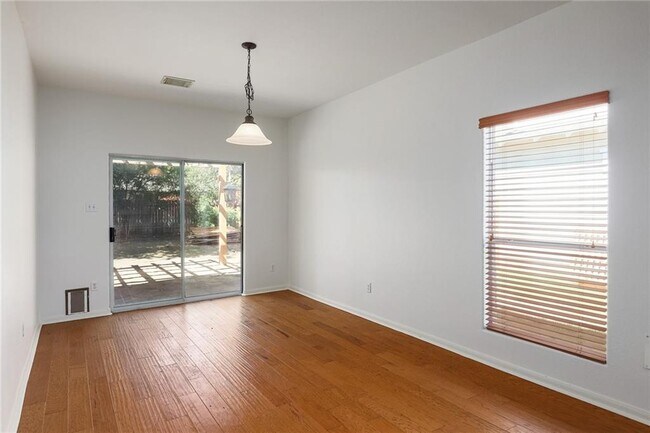 Building Photo - 2125 Amur Dr