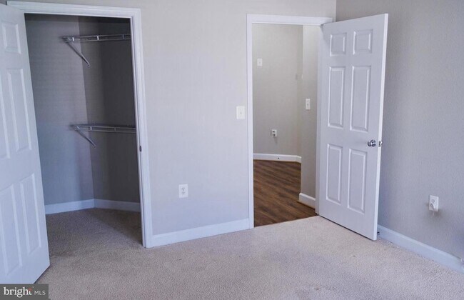 Building Photo - 42421 Rockrose Square
