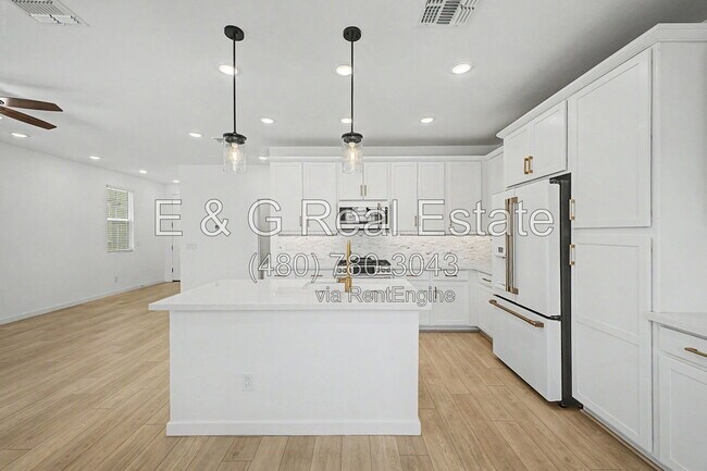 Building Photo - 2771 S Chippewa Dr