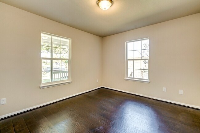 Building Photo - Homes For Rent In TX: Texas City 77590 – 9th Ave N 2BR