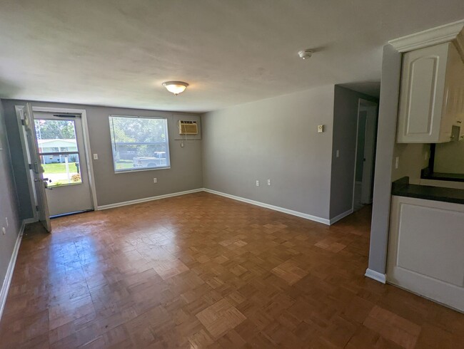 Building Photo - Nicely Sized One Bedroom House in Bevelry ...