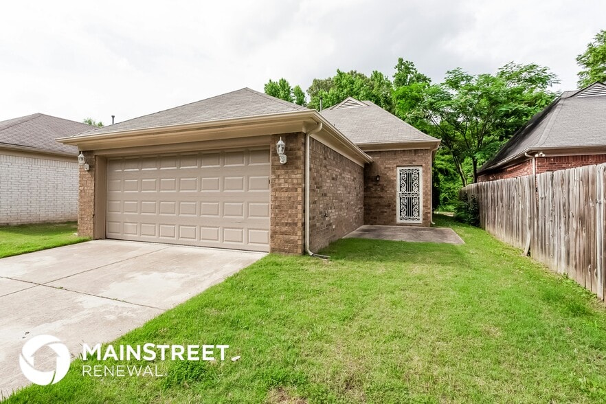 Building Photo - 6999 Parkbrook Ln