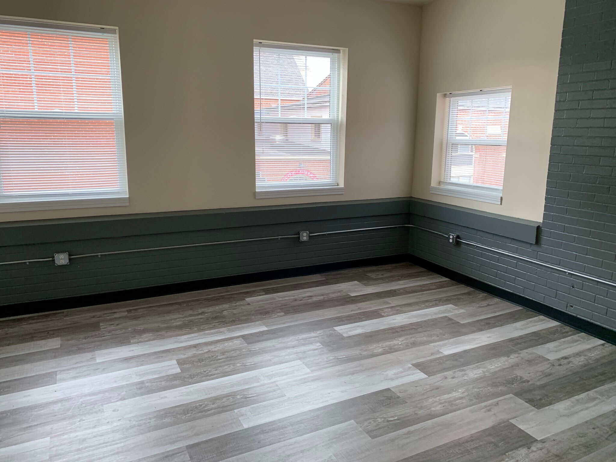 Building Photo - 535 E Orange St