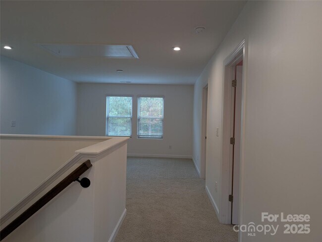 Building Photo - 5906 Fenway Dr