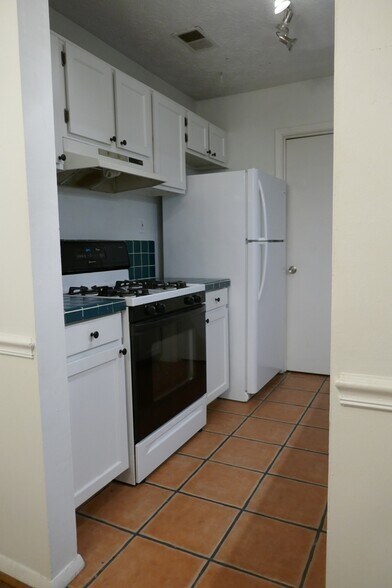 Building Photo - 402 Tuxworth Cir