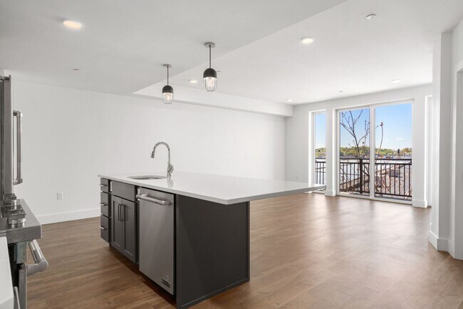 Building Photo - Nice 3 bed in Brighton Center