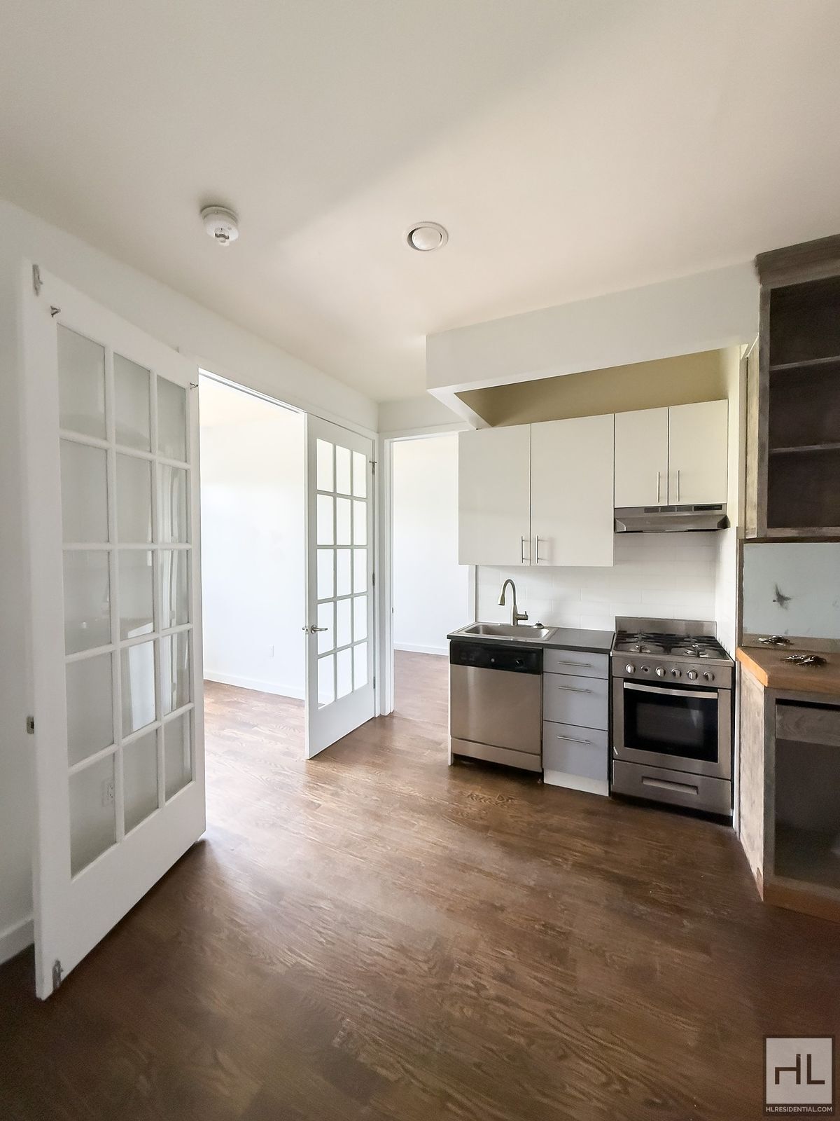 Building Photo - EASTERN PARKWAY / Renovated 2-Bedroom in P...