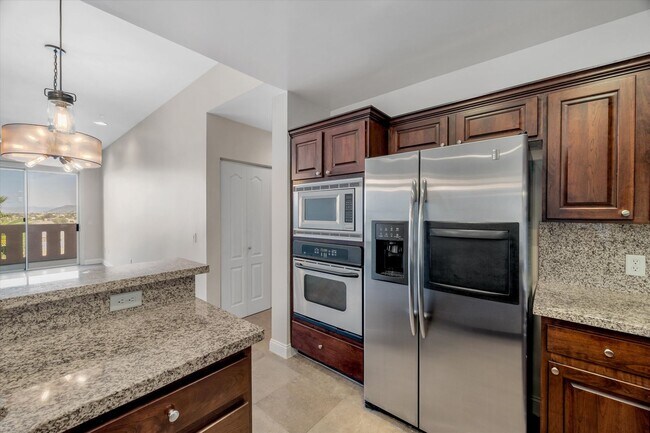 Building Photo - WHY RENT A HOUSE WHEN YOU CAN HAVE A PENTH...