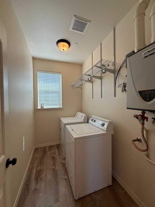 Building Photo - 4823/4825 Barbera St