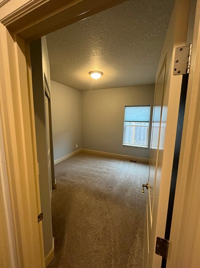 Guest Bedroom 1 - 35536 Jakobi St