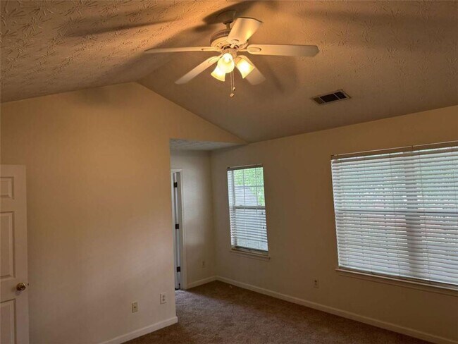 Building Photo - 356 Springbottom Dr SE