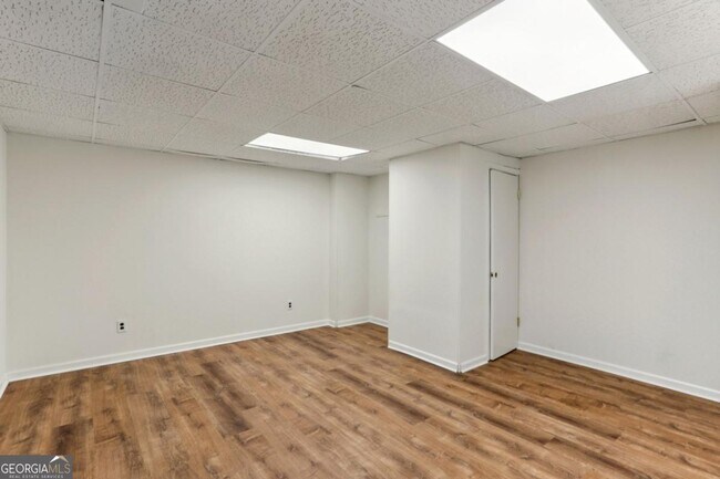 Building Photo - 2888 Bonanza Dr