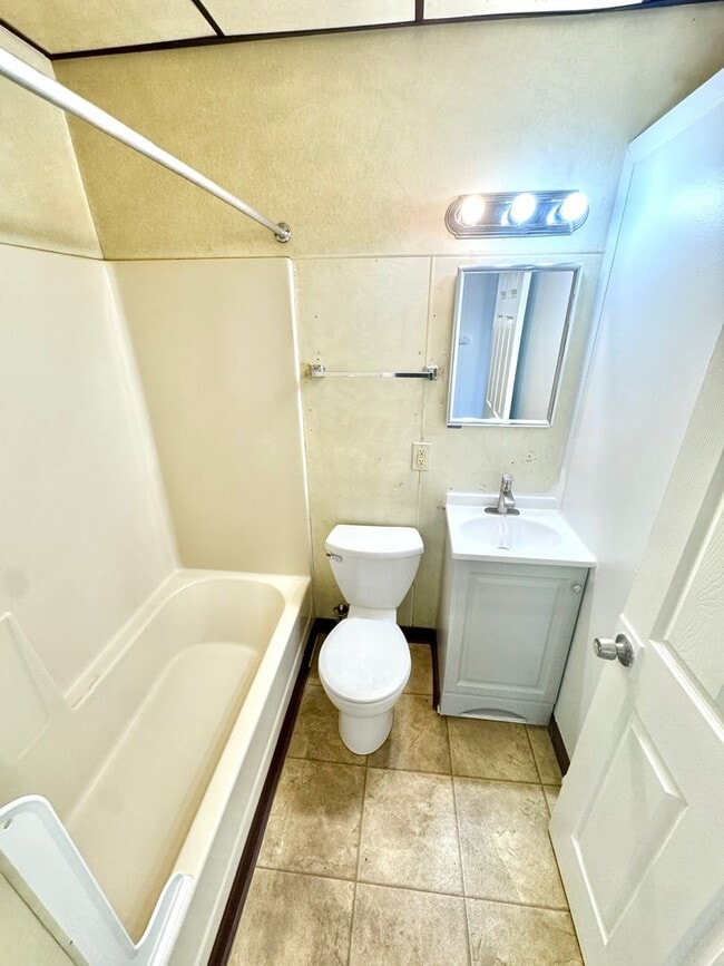 Building Photo - 295 S 14th St