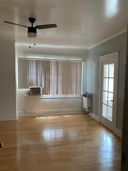 Primary Photo - 836 S Park View St