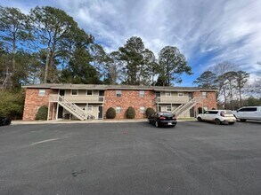 Building Photo - 2 Bedroom/1 Bath Apartment located in Hahi...