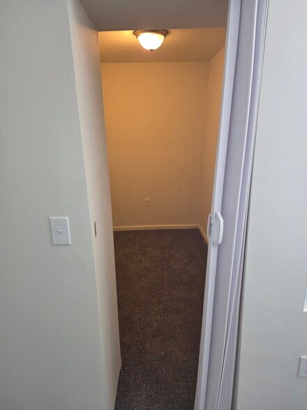 Building Photo - 2927 Oakley Ave