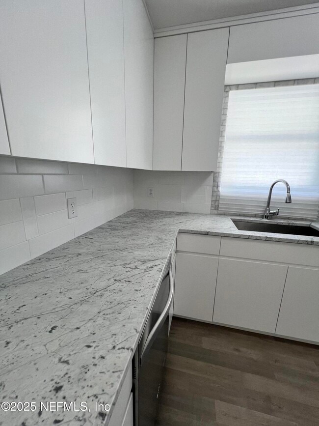Building Photo - 8105 Santillo Dr